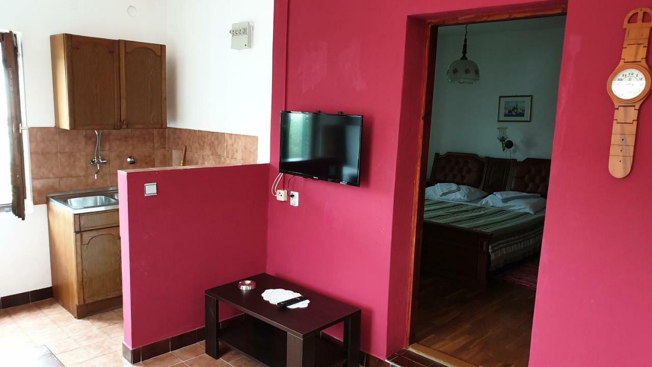 Apartments Carevi Dvori Jezera Esterno foto